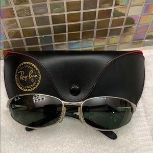 Rate vintage Italian made ray-ban 3142 sunglasses